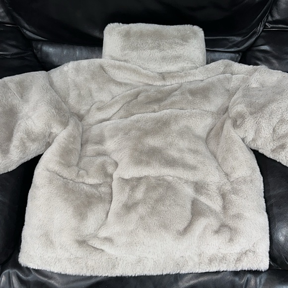 🔥🔥🔥Abercrombie & Fitch Grey Teddy The A&F Mini Puffer Jacket - Picture 8 of 10